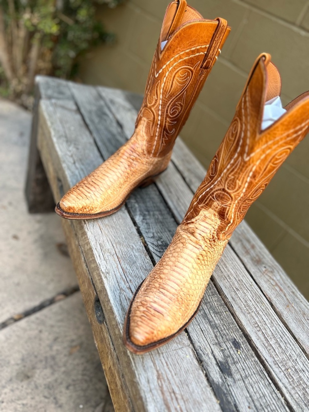 Lucchese’s 1883 Cognac Python Skin Snip Toe Cowboy Boots Size 10B Exotic Unisex